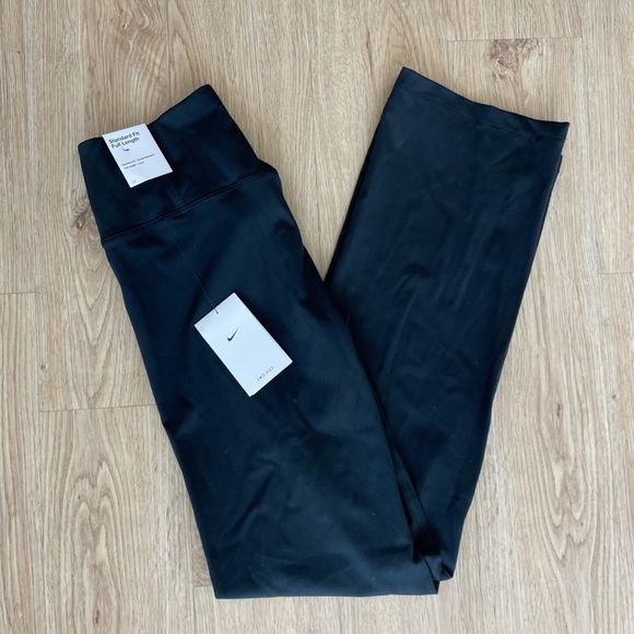 Nike Standard Fit Full Length Leggings - Picture 1 of 4